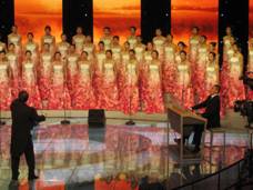 雙排鍵電子琴亮相“第十四屆CCTV青年歌手電視大獎賽”合唱比賽現(xiàn)場 