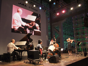 雅馬哈鋼琴亮相世博會(huì)日本產(chǎn)業(yè)館 