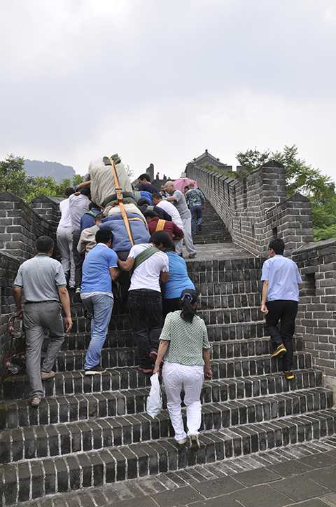 The Piano Guys在長城上演奏雅馬哈鋼琴 
