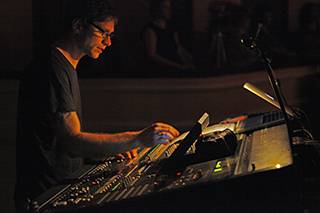 墨西哥 Ten Of The Best 音樂會(huì)——小號(hào)樂團(tuán)演出中的 PM5D 數(shù)字調(diào)音臺(tái)