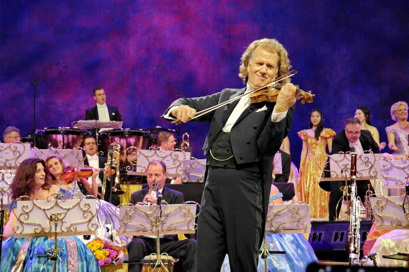 上海梅賽德斯·奔馳文化中心——PM5D數(shù)字調(diào)音臺(tái)與安德烈·里歐的古典音樂(lè)盛宴