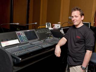 “Hello Dolly”——蘇格蘭皮特洛赫里節日劇院中的雅馬哈 CL5 數字調音臺